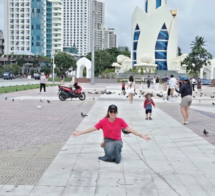 BỒ CÂU BAY VỀ QUẢNG TRƯỜNG NHA TRANG- BIỂU TƯỢNG CỦA HY VỌNG SAU BÃO LŨ